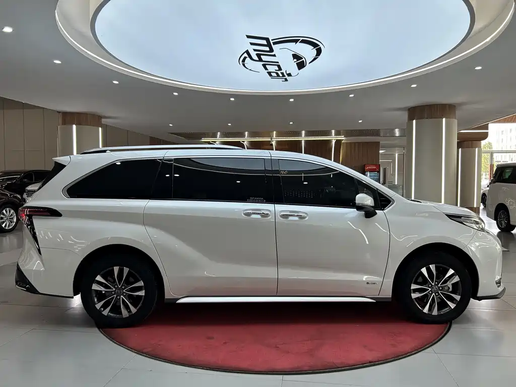 Toyota Granvia — фото 4