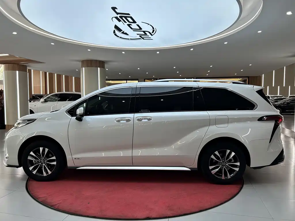 Toyota Granvia — фото 8