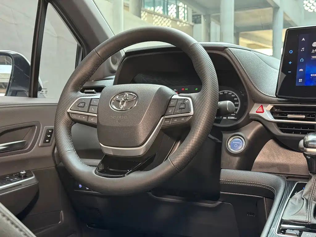 Toyota Sienna — фото 16