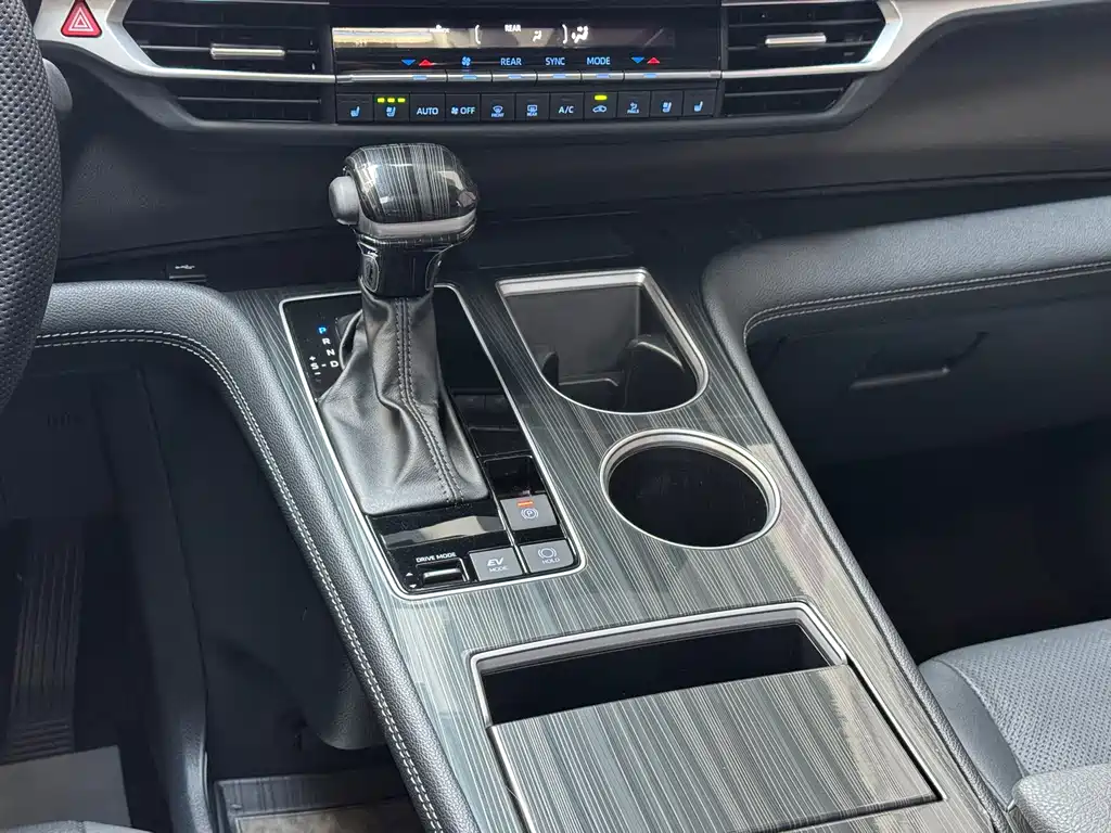 Toyota Sienna — фото 18