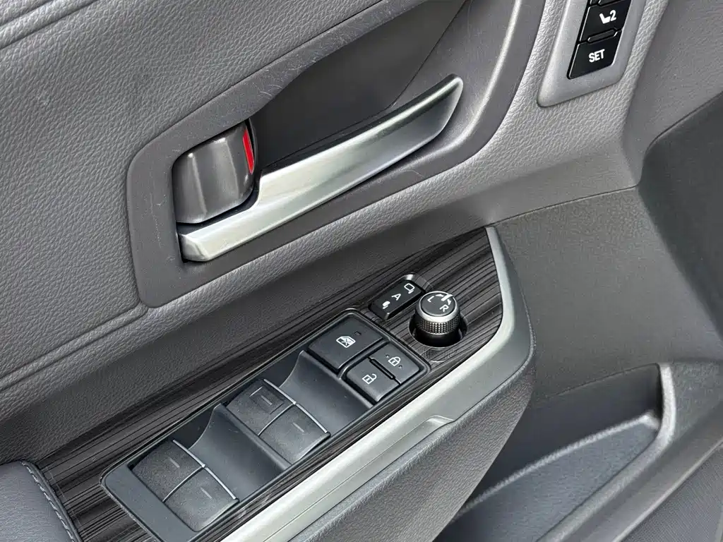 Toyota Sienna — фото 19