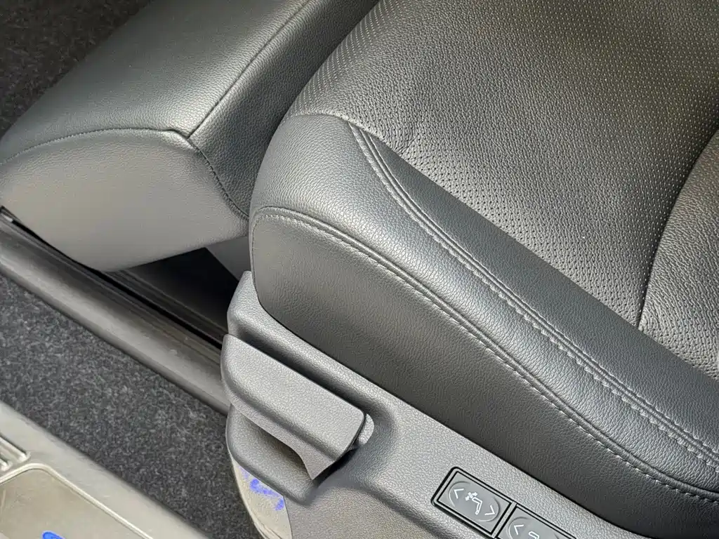 Toyota Sienna — фото 20