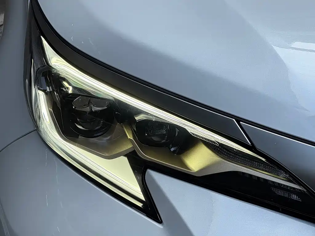 Toyota Sienna — фото 8