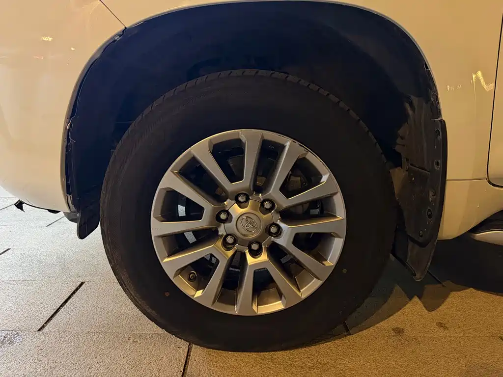 Toyota Prado — фото 15