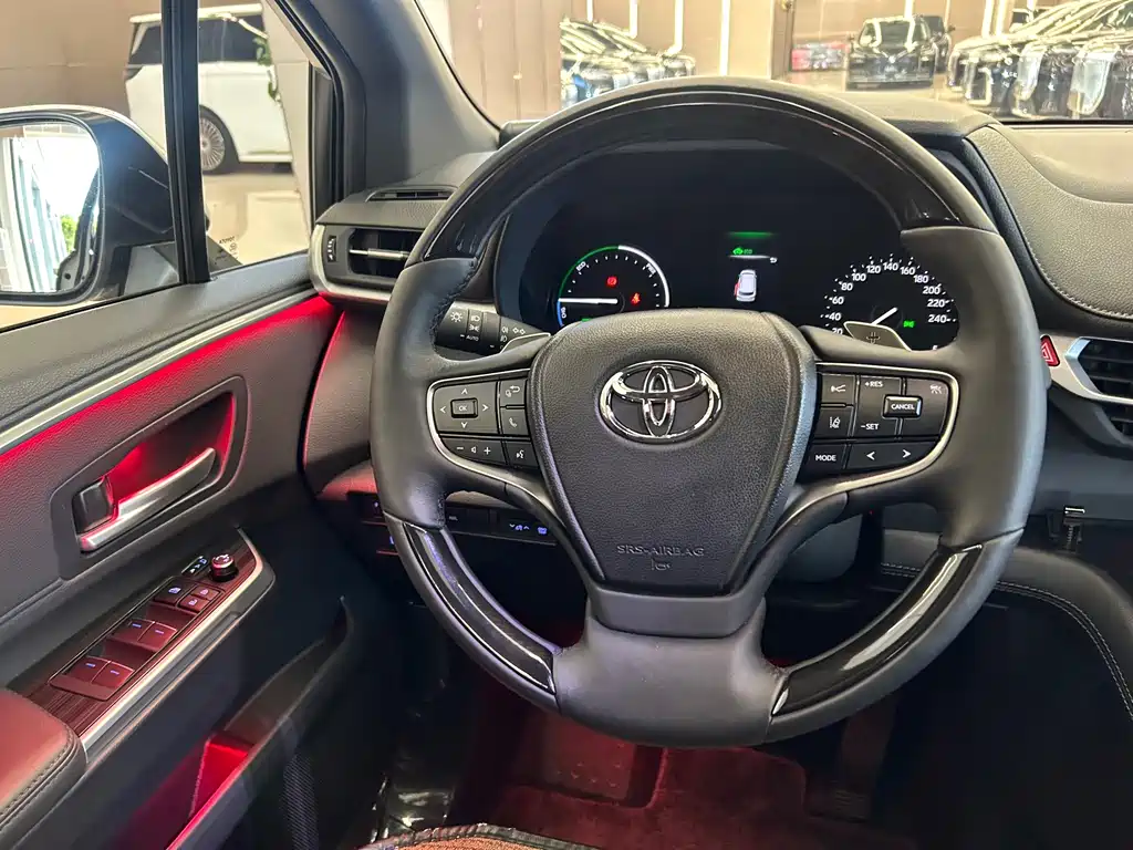 Toyota Sienna — фото 14