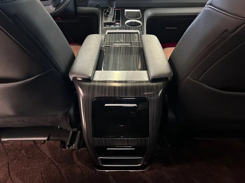 Toyota Sienna — фото 15