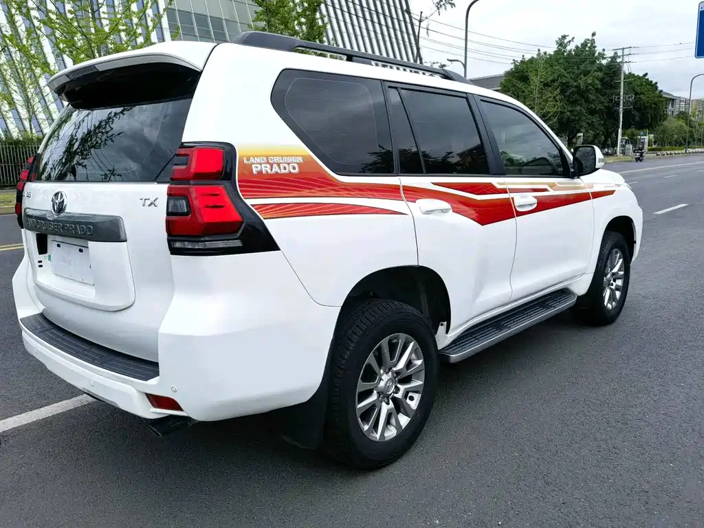 Toyota Prado — фото 5