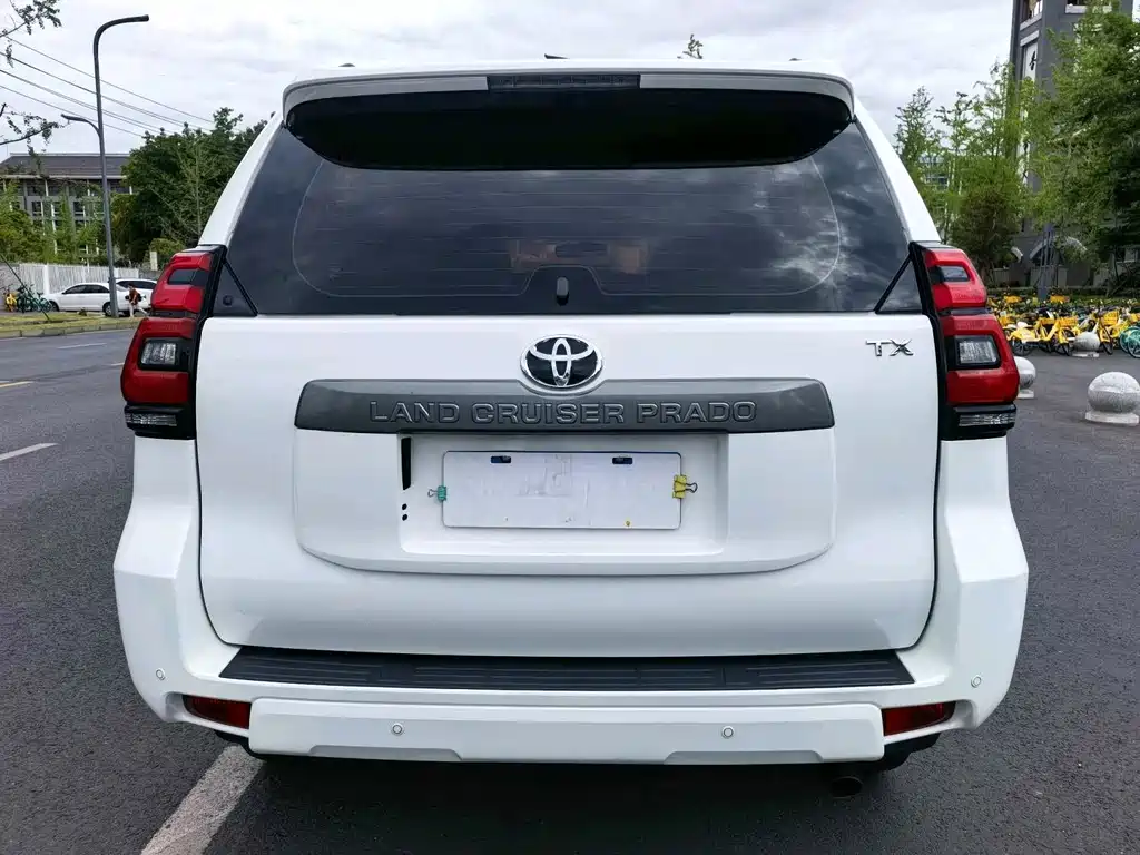 Toyota Prado — фото 6