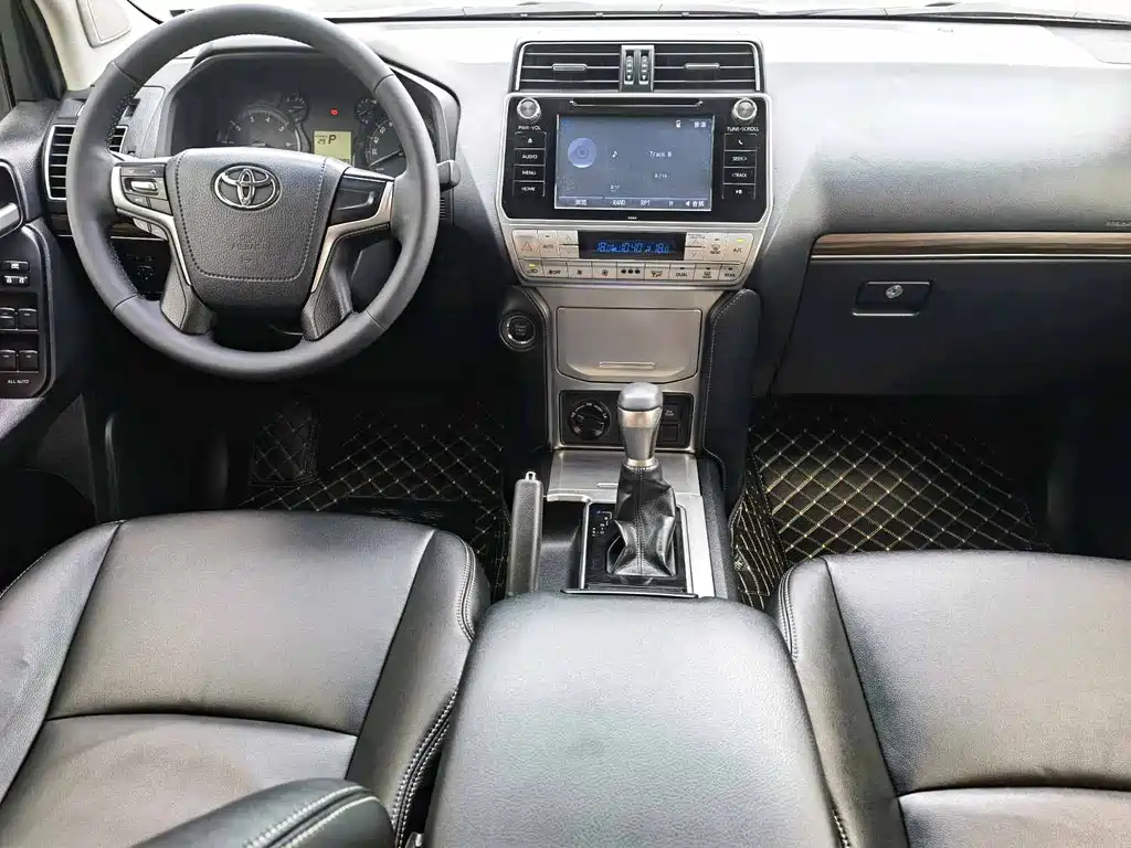 Toyota Prado — фото 8