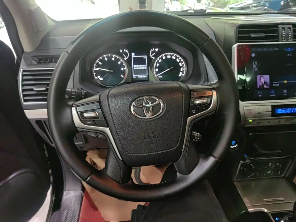 Toyota Prado — фото 11
