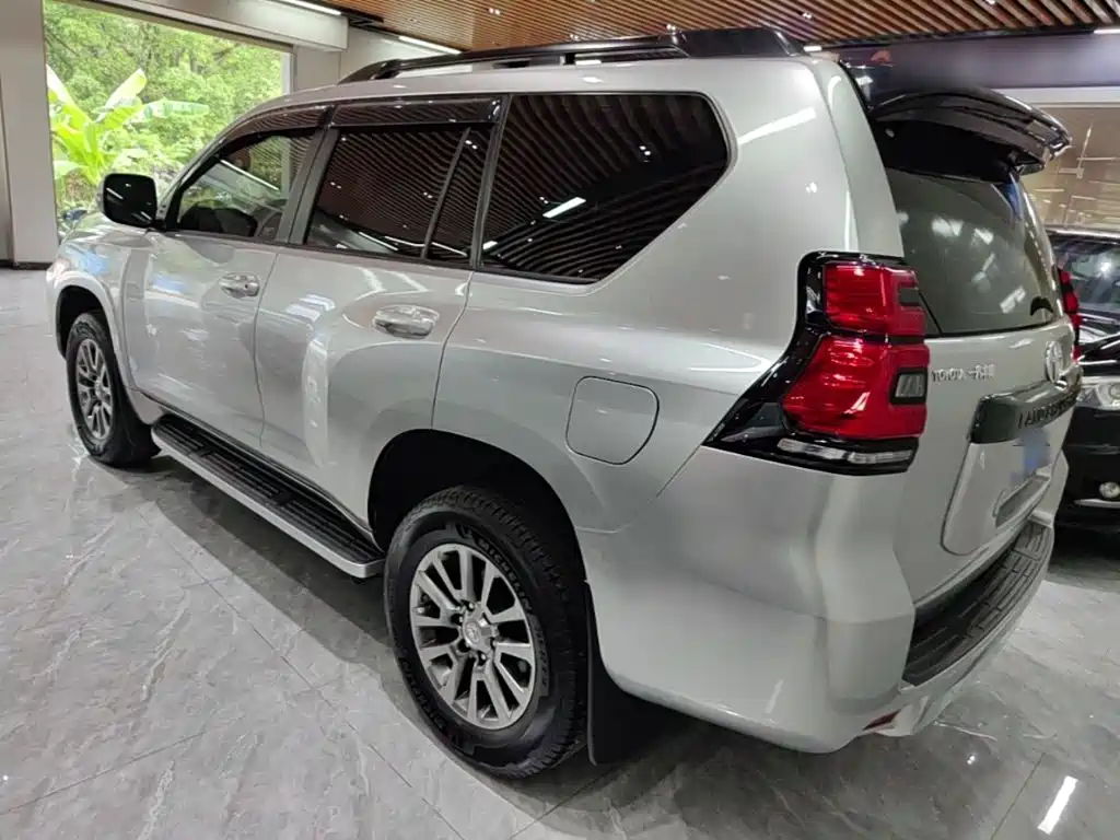 Toyota Prado — фото 5