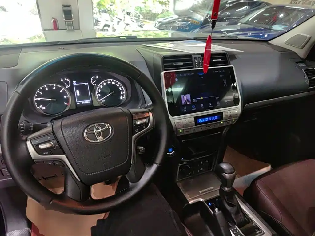 Toyota Prado — фото 10