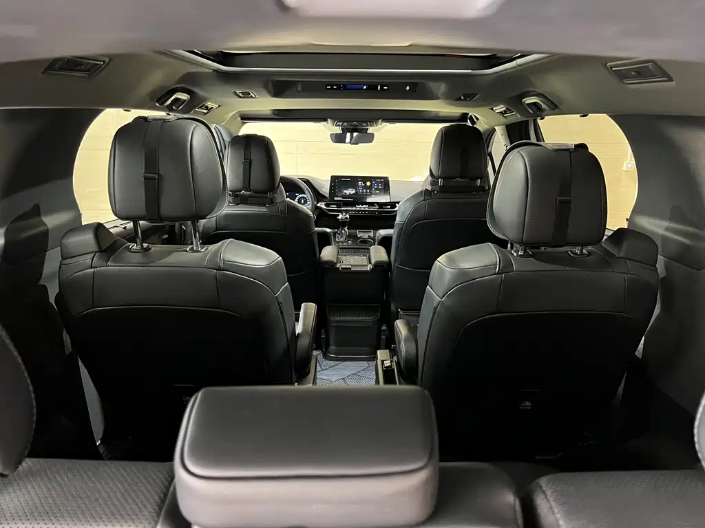 Toyota Granvia — фото 19