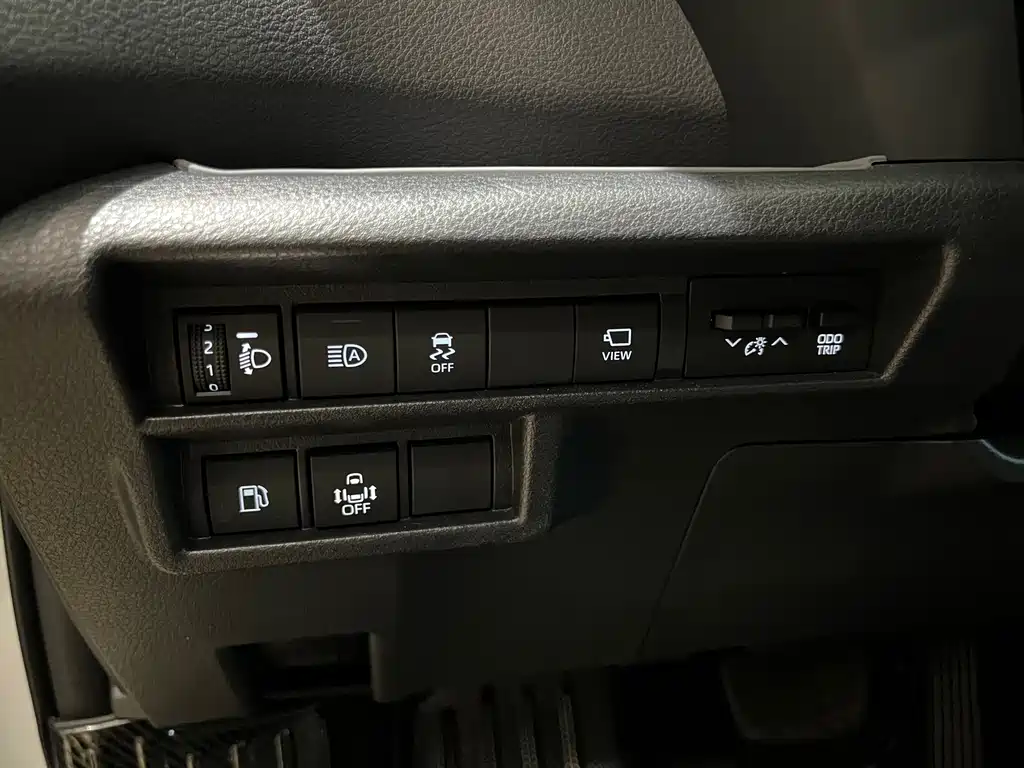 Toyota Granvia — фото 8
