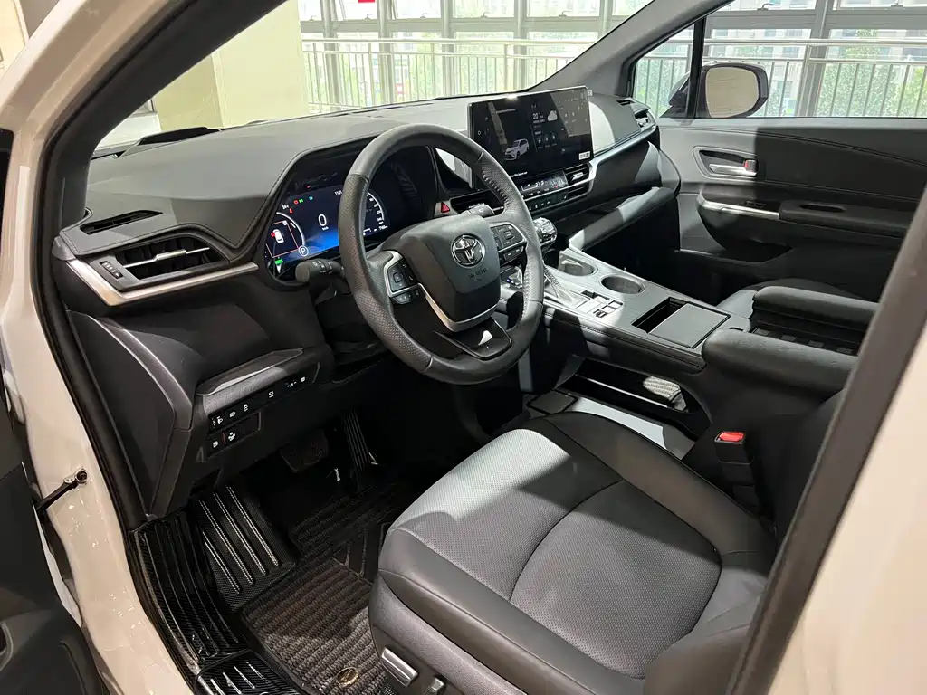 Toyota Granvia — фото 9