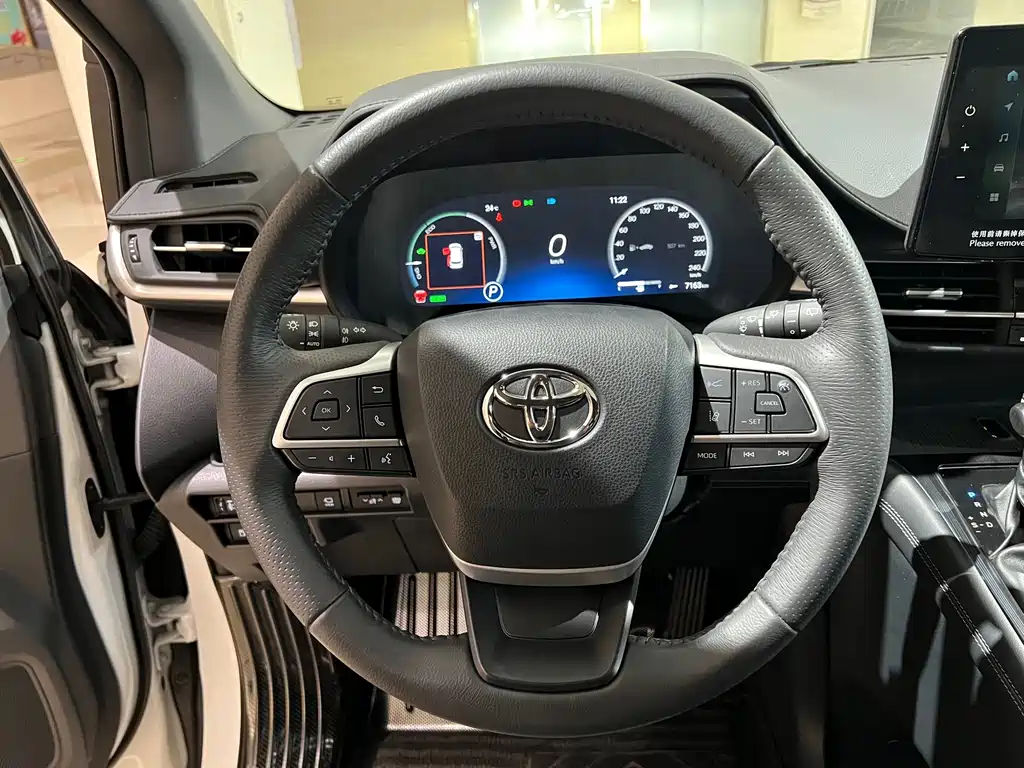 Toyota Granvia — фото 10