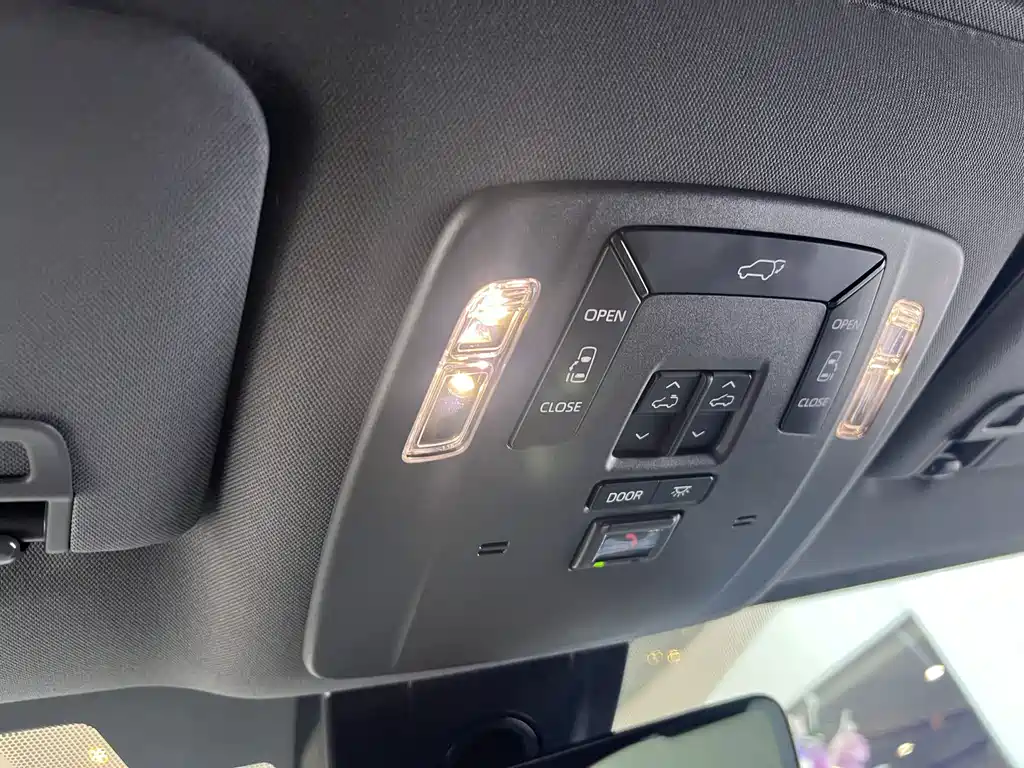 Toyota Sienna — фото 14