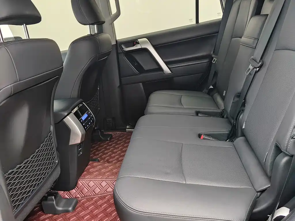 Toyota Prado — фото 11