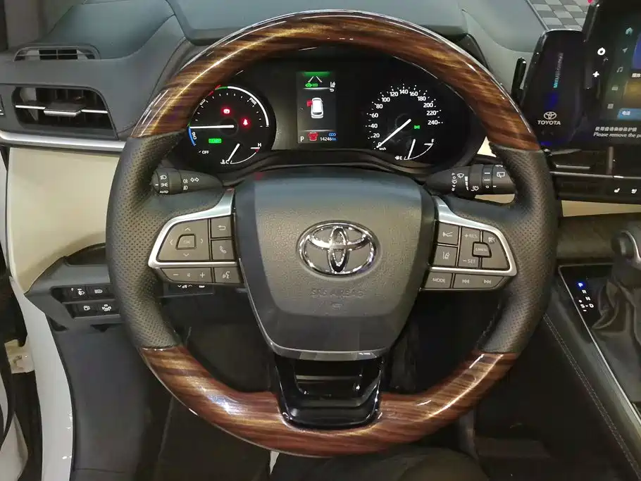 Toyota Sienna — фото 15