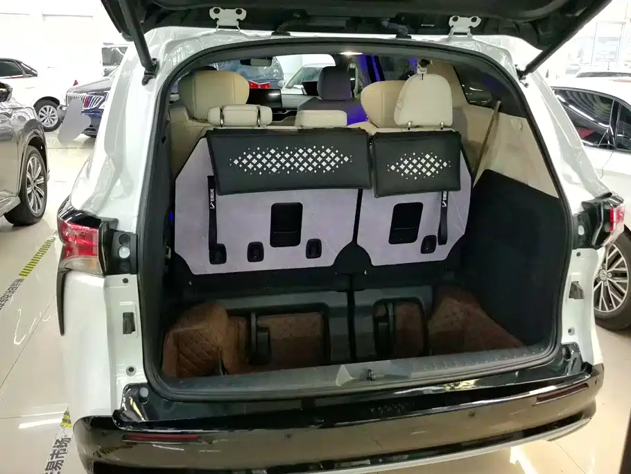 Toyota Sienna — фото 4