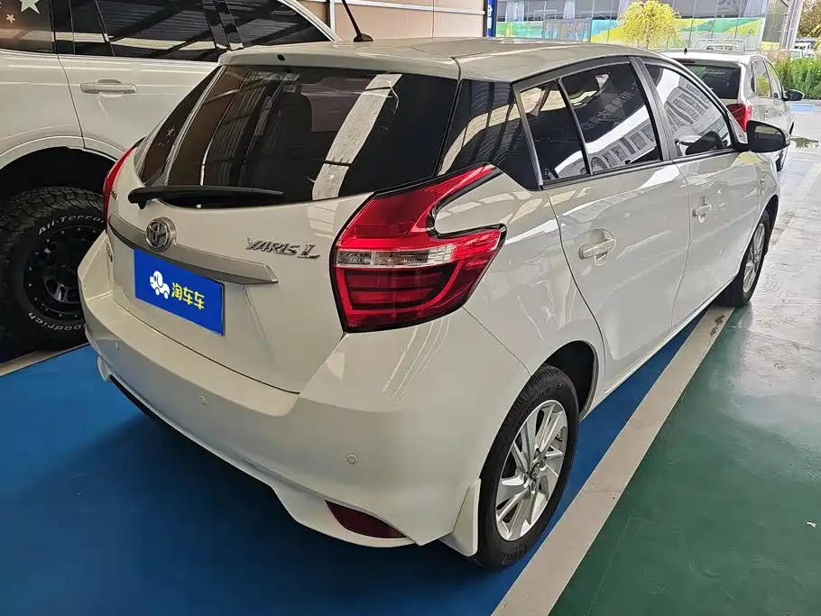 Toyota Yaris L — фото 3