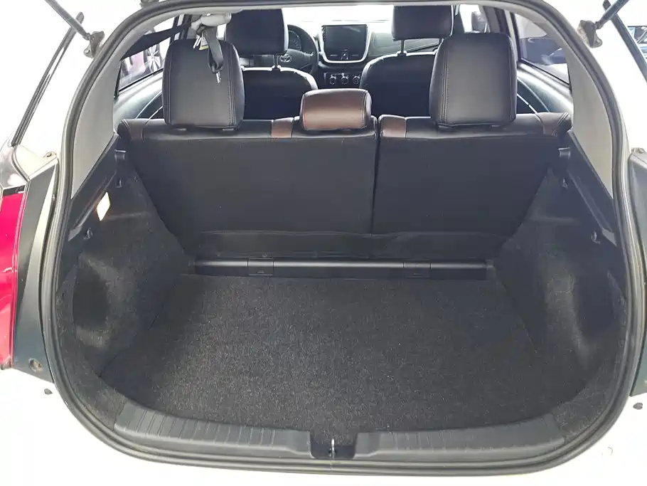 Toyota Yaris L — фото 4