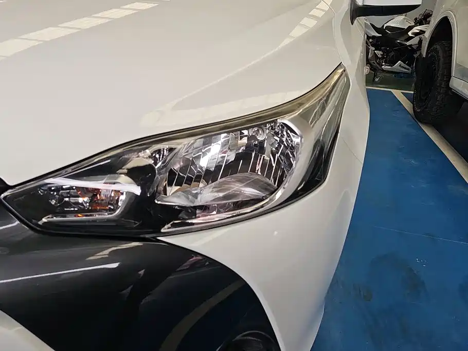 Toyota Yaris L — фото 5