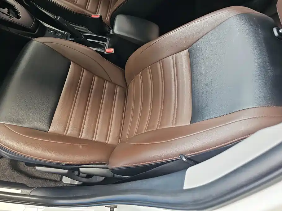 Toyota Yaris L — фото 9