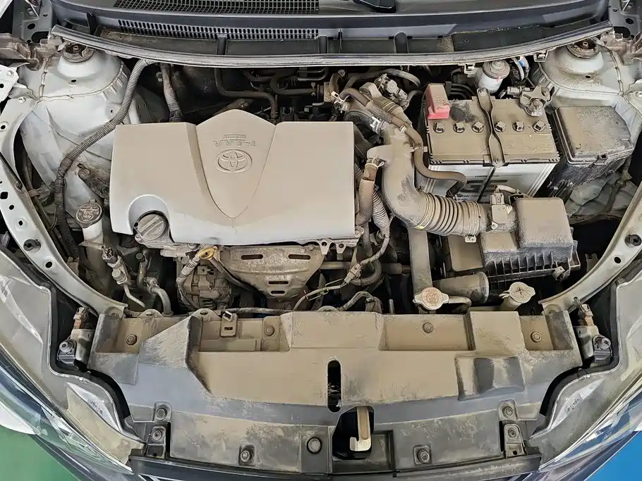 Toyota Yaris L — фото 10