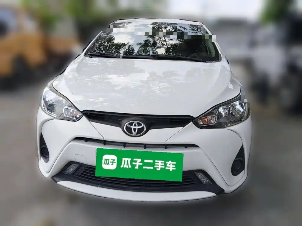 Toyota Yaris L — фото 2