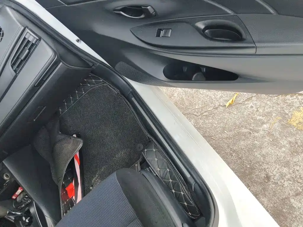 Toyota Yaris L — фото 19