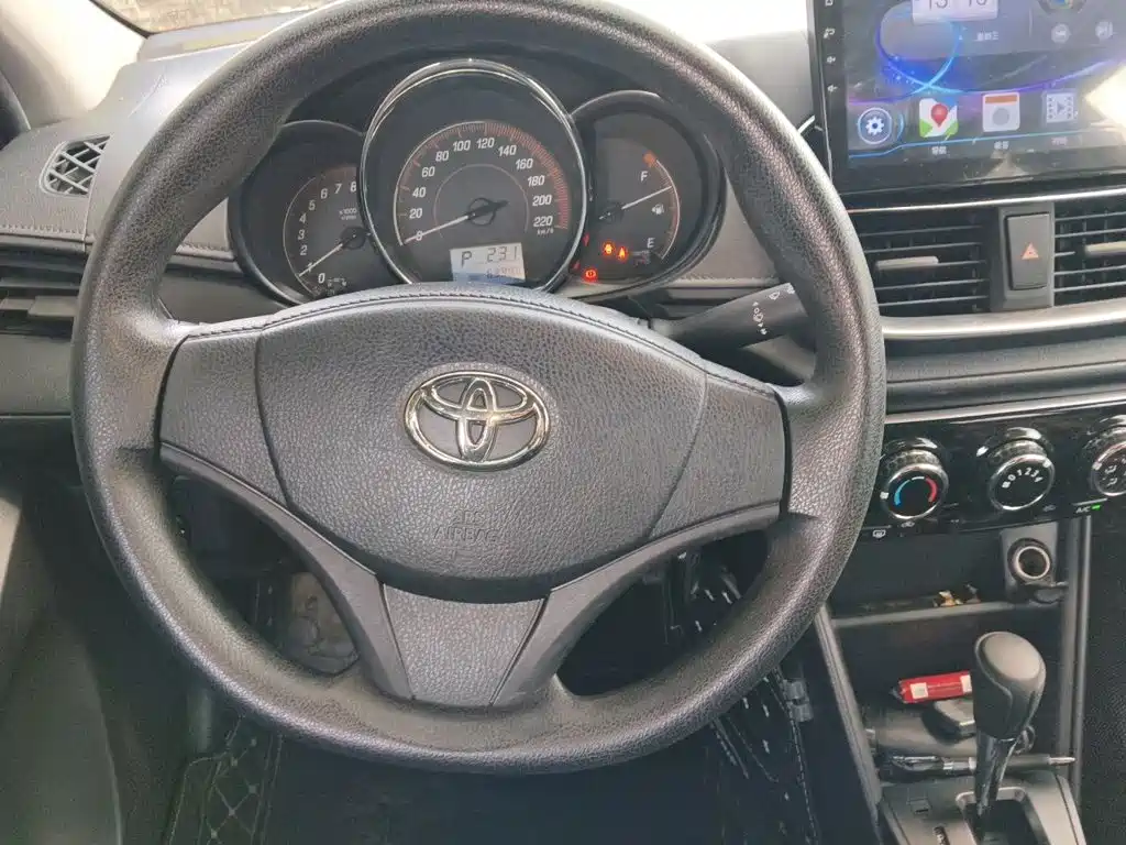 Toyota Yaris L — фото 6