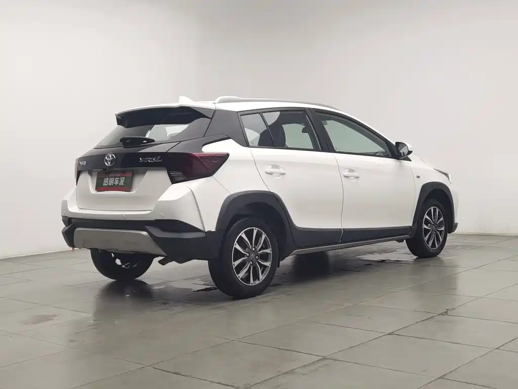 Toyota Yaris L — фото 2