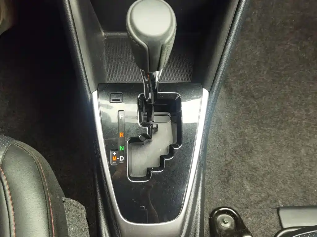 Toyota Yaris L — фото 13