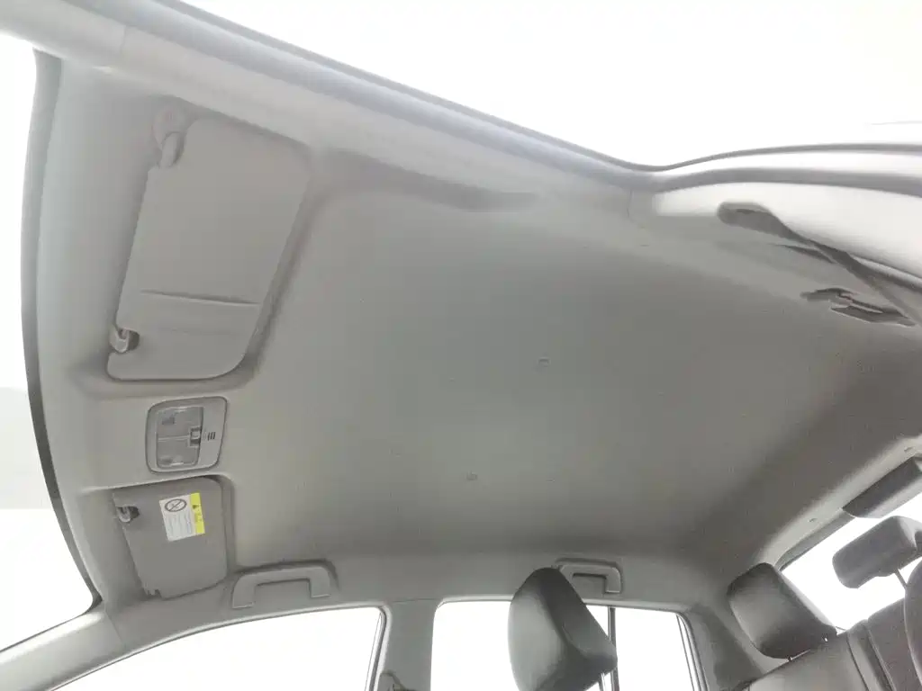 Toyota Yaris L — фото 14