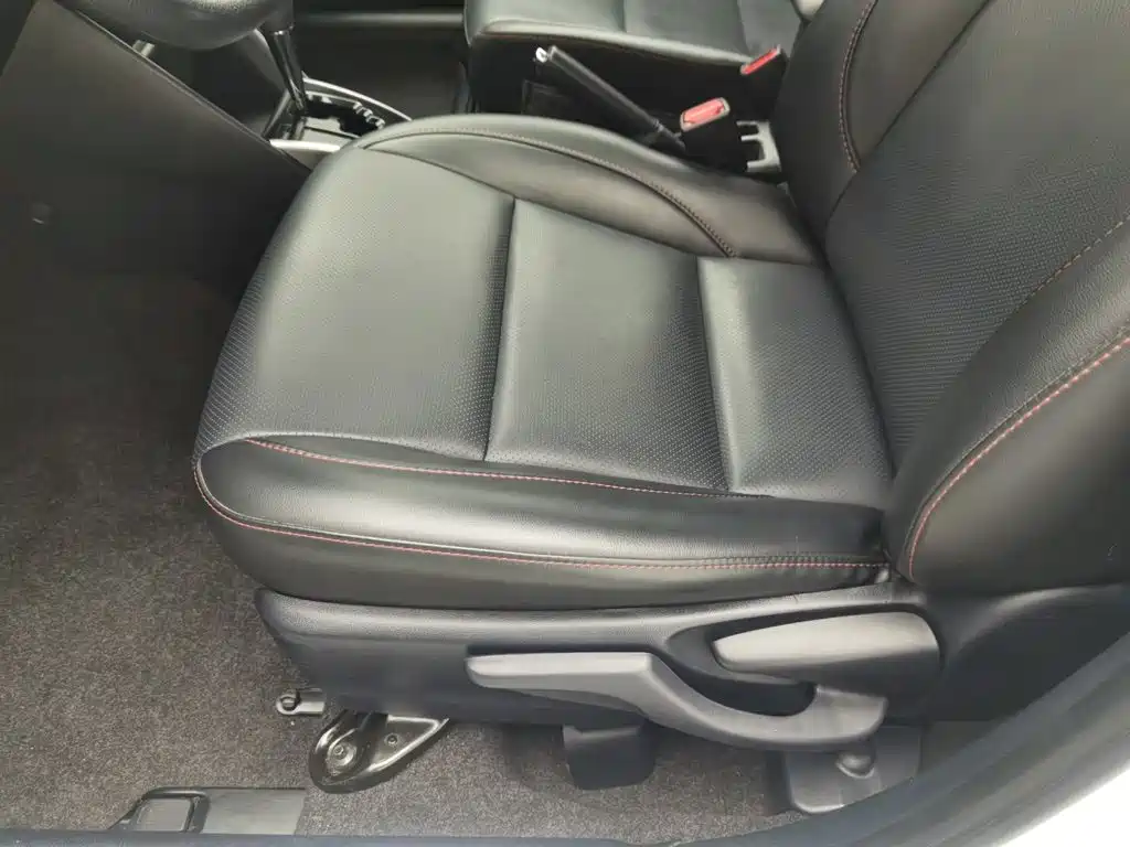 Toyota Yaris L — фото 20