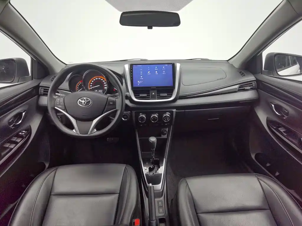 Toyota Yaris L — фото 5