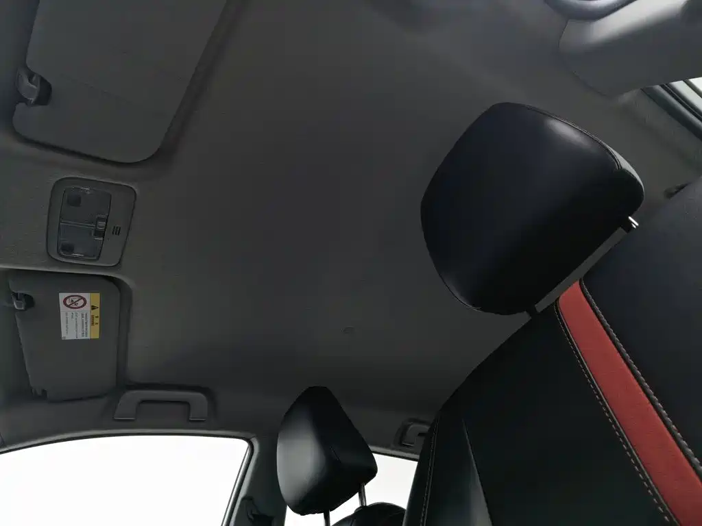 Toyota Yaris L — фото 14