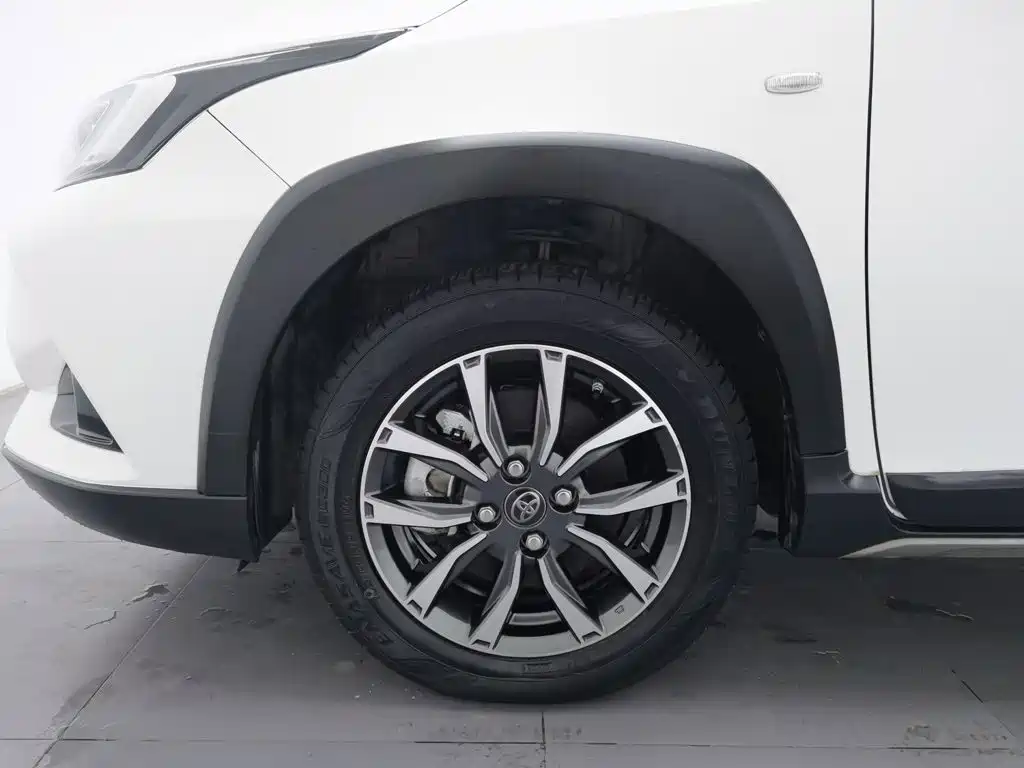 Toyota Yaris L — фото 17