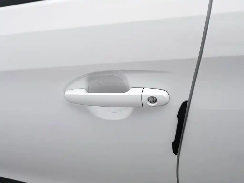 Toyota Yaris L — фото 18