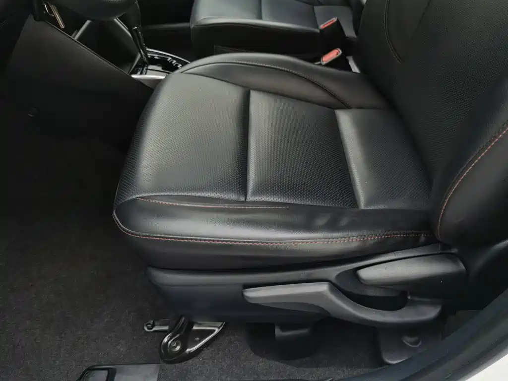 Toyota Yaris L — фото 20