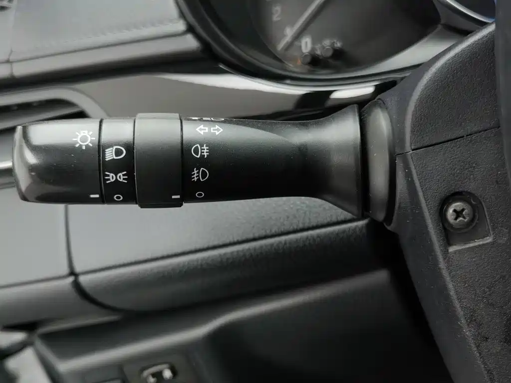 Toyota Yaris L — фото 21