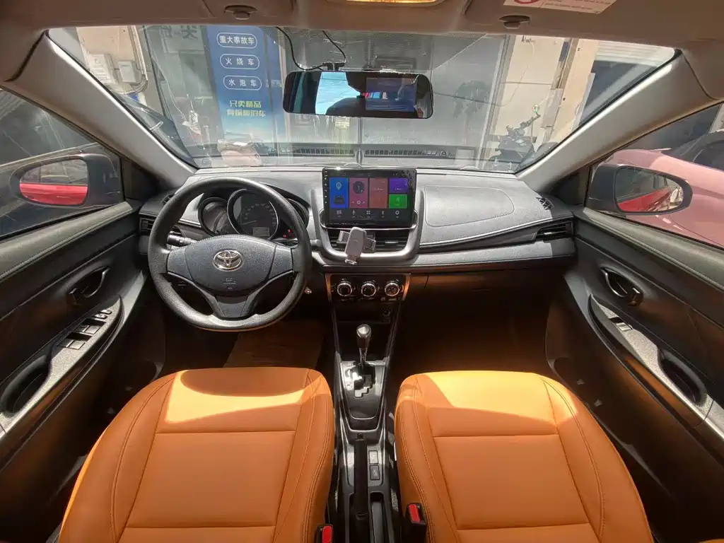 Toyota Yaris L — фото 4