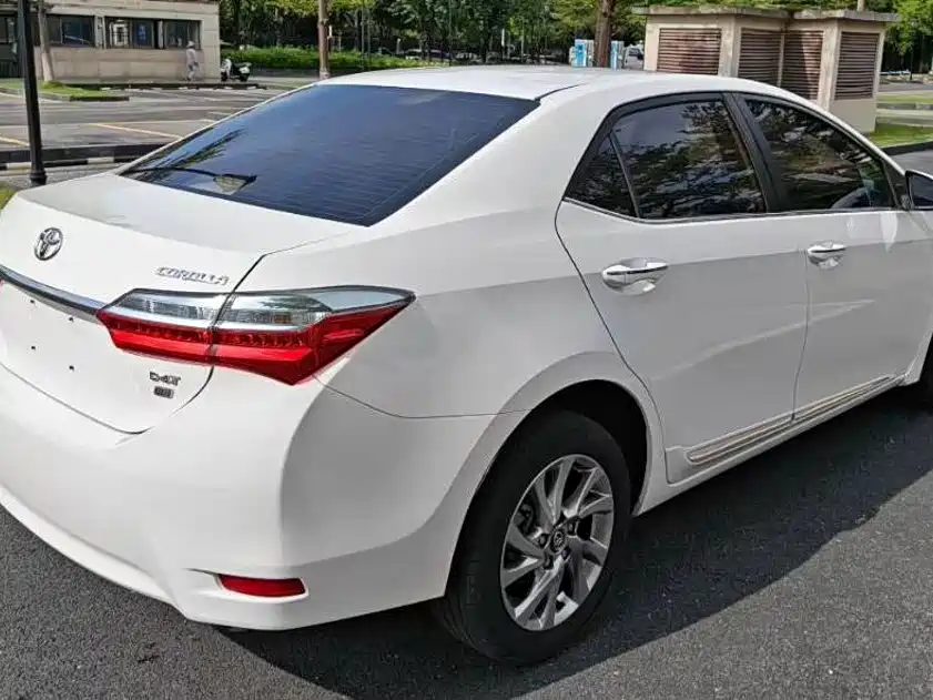 Toyota Corolla — фото 3
