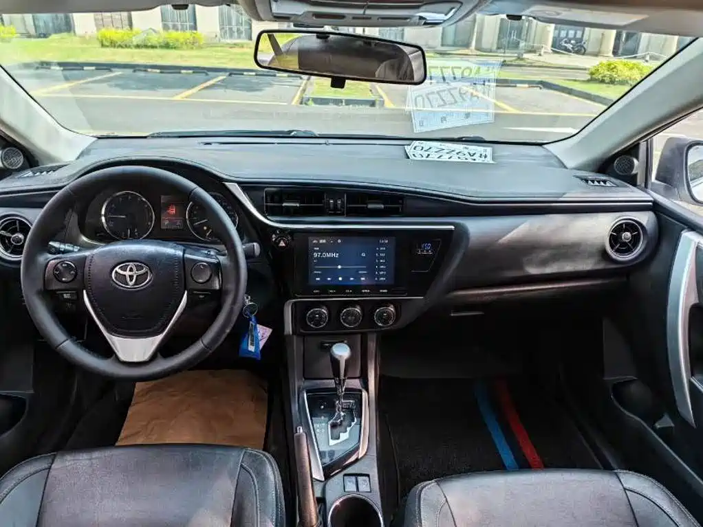 Toyota Corolla — фото 4