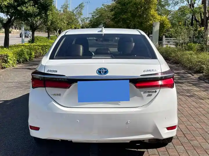 Toyota Corolla — фото 5