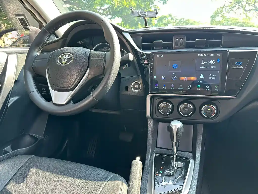 Toyota Corolla — фото 5