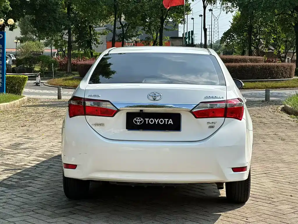 Toyota Corolla — фото 8