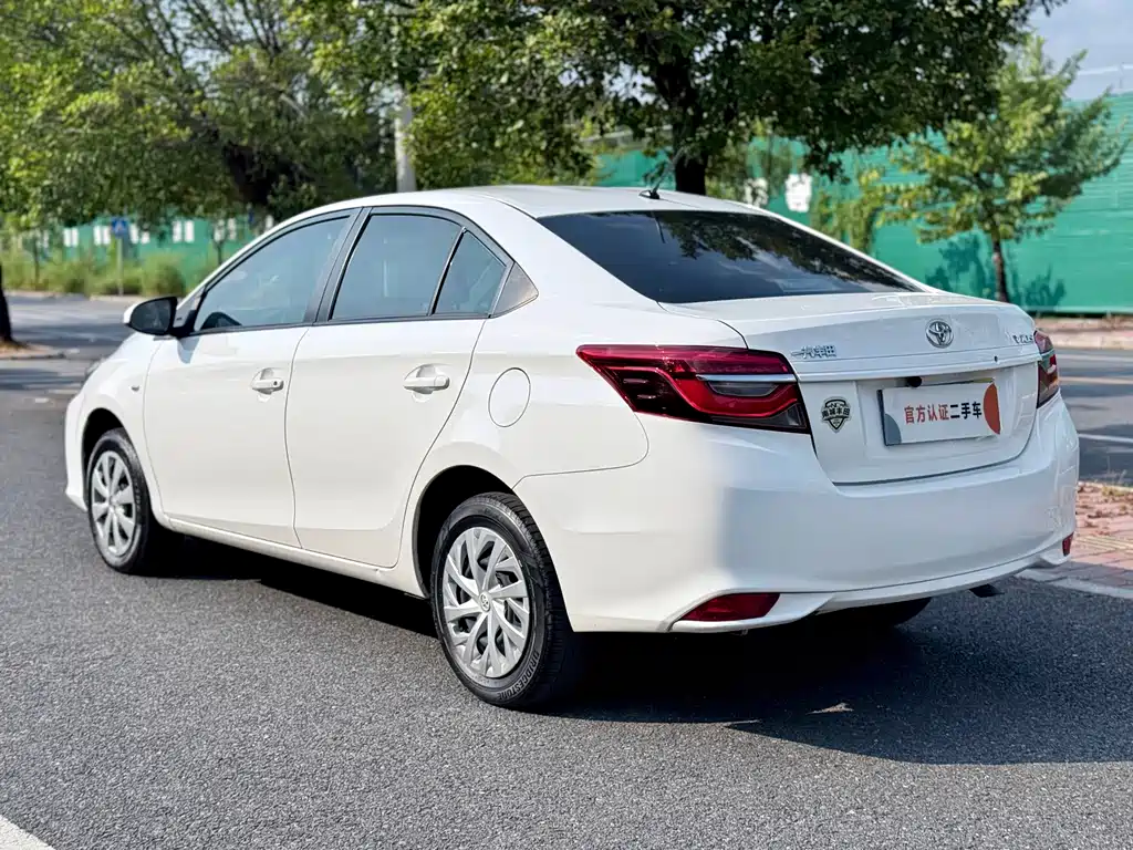 Toyota Vios — фото 5