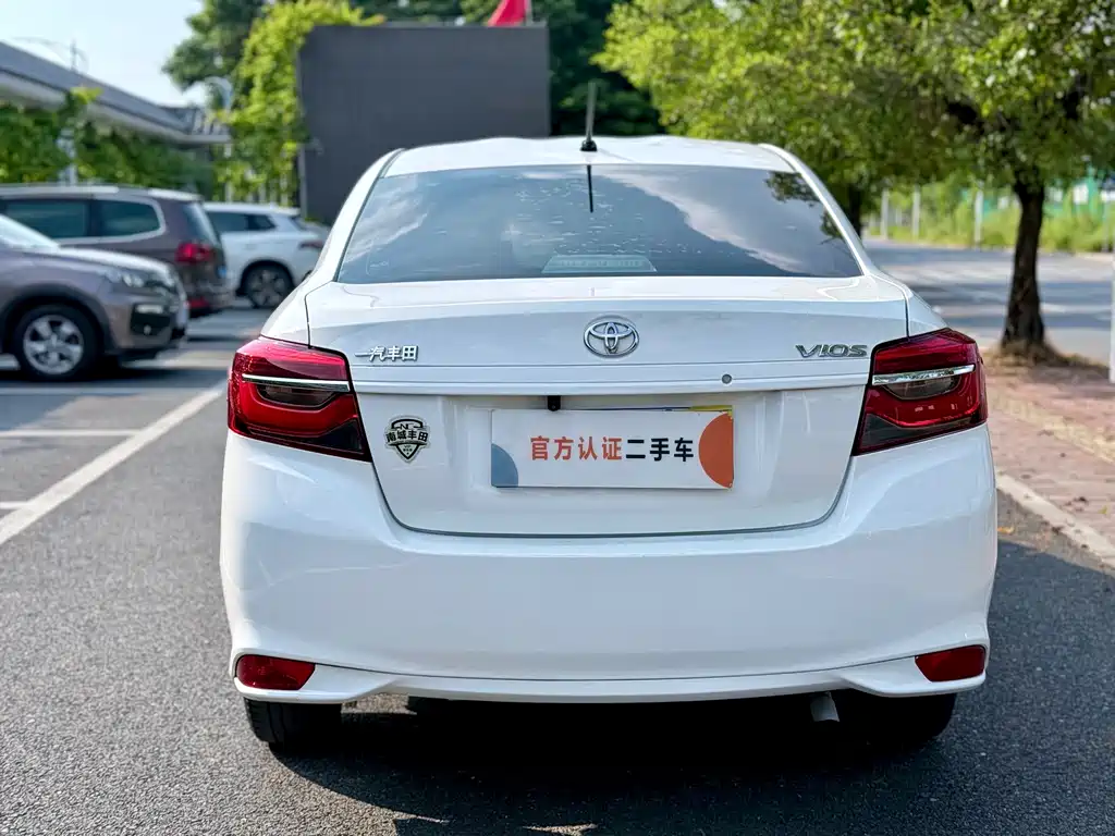 Toyota Vios — фото 6
